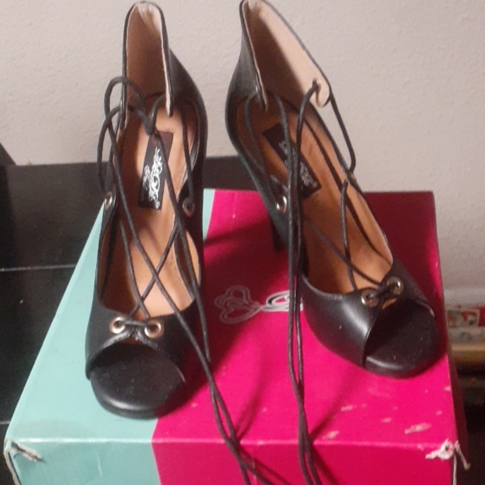 ♡ FREE WITH BUNDLE ♡ DbDk Blairy lace-up pump